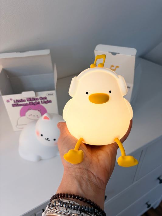 🌙 Lampka nocna dla dzieci Kaczka z słuchawkami LED – delikatne światło na spokojny sen 💛