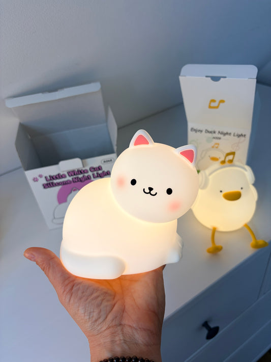 🌙 Lampka nocna dla dzieci Kotek LED – zmienia kolory i uspokaja przed snem 💛